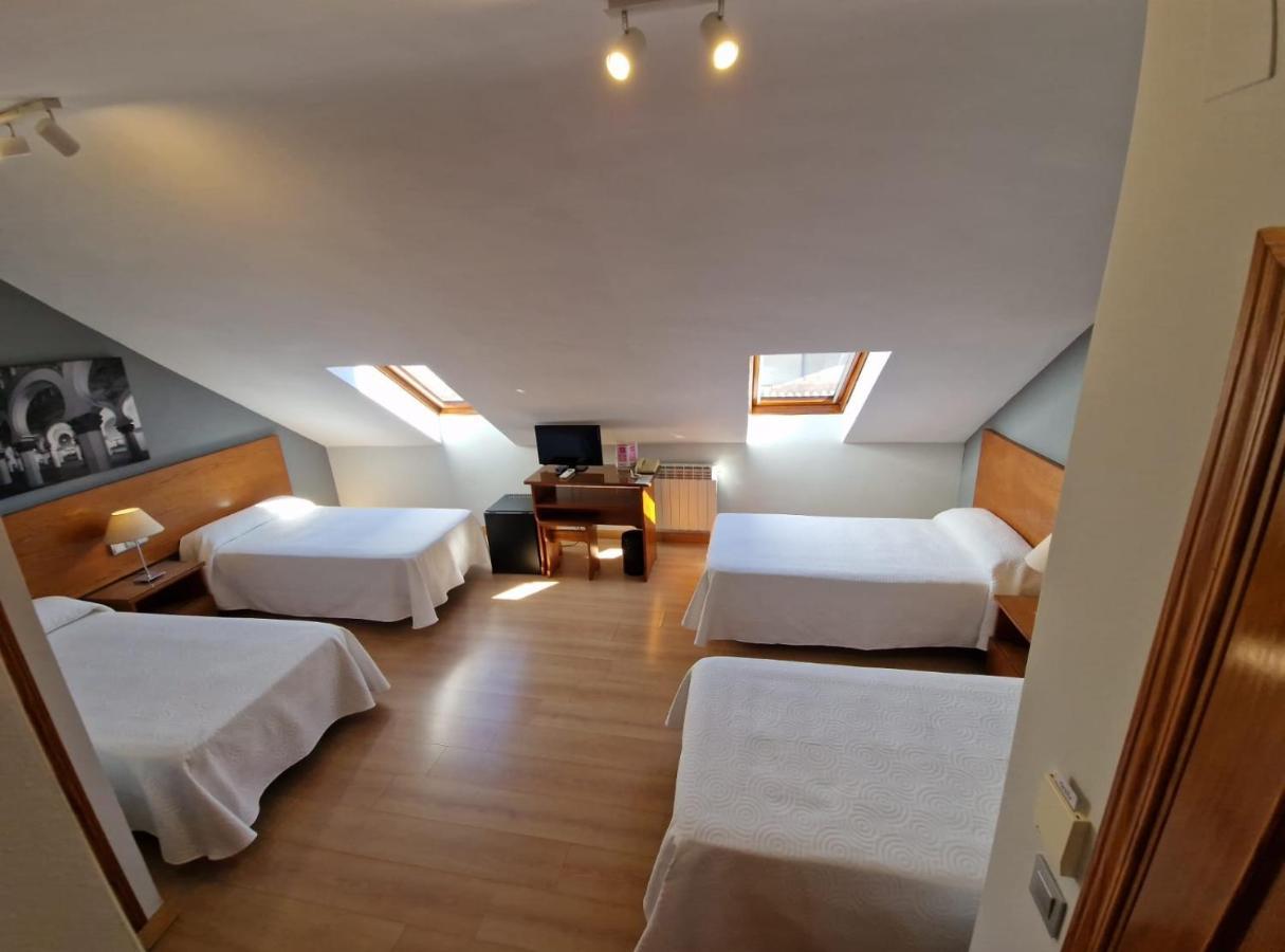 Hostal Santo Tome Толедо Екстериор снимка