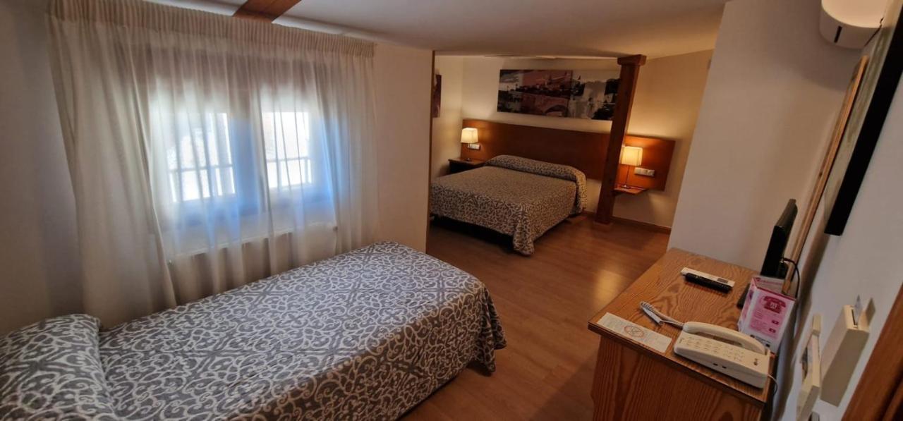 Hostal Santo Tome Толедо Екстериор снимка