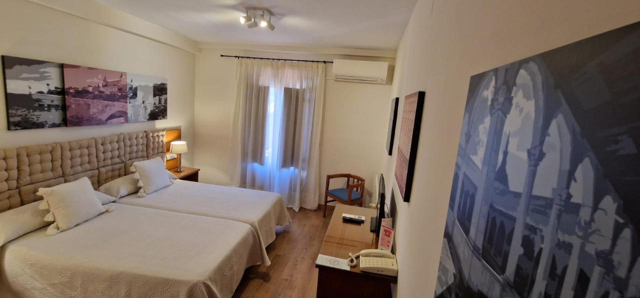 Hostal Santo Tome Толедо Екстериор снимка