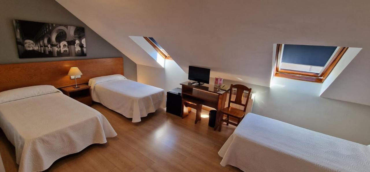 Hostal Santo Tome Толедо Екстериор снимка