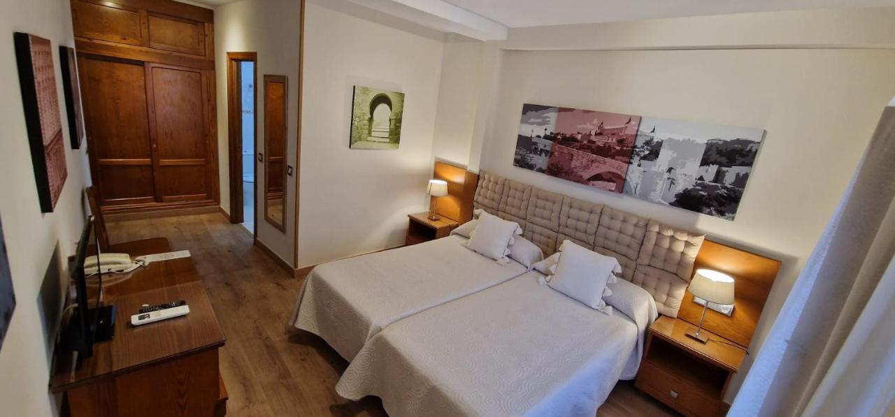 Hostal Santo Tome Толедо Екстериор снимка