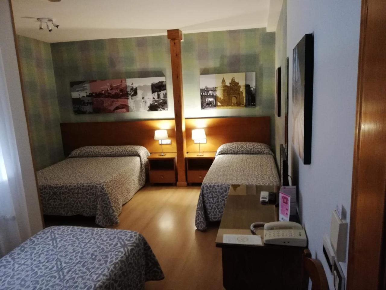 Hostal Santo Tome Толедо Екстериор снимка