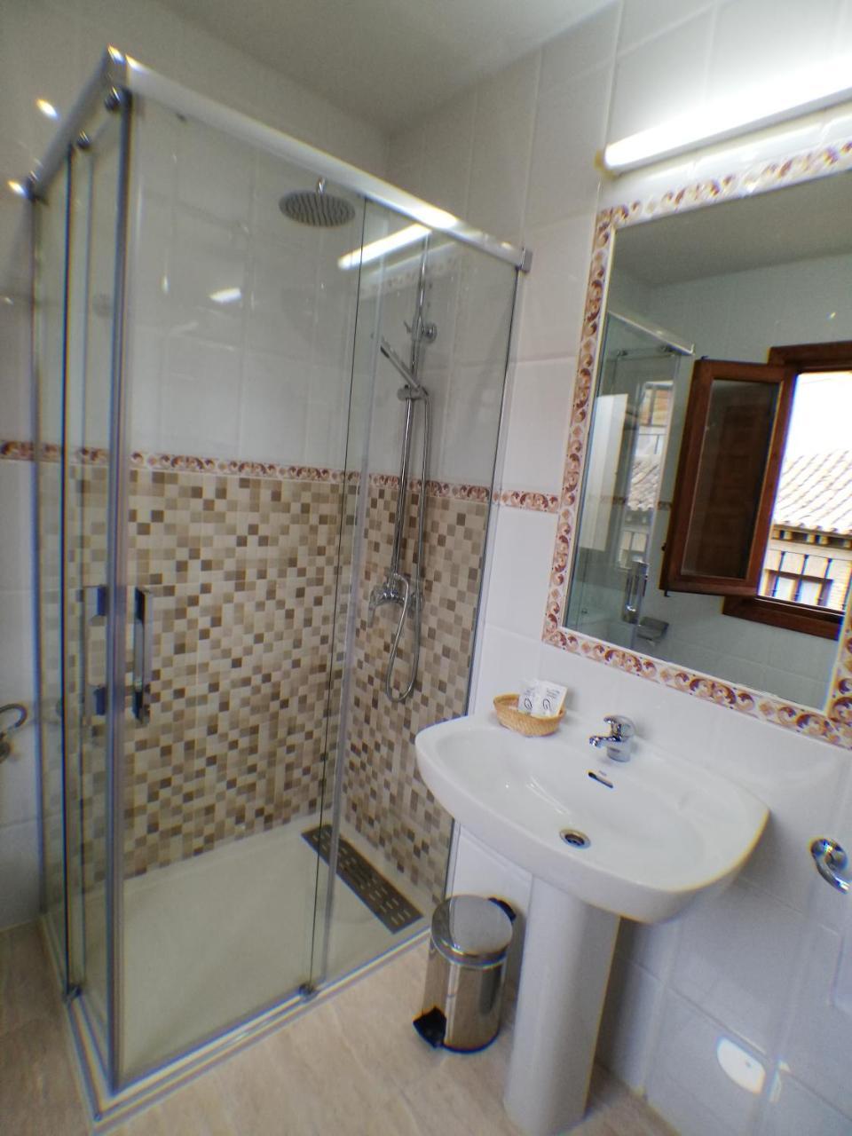 Hostal Santo Tome Толедо Екстериор снимка