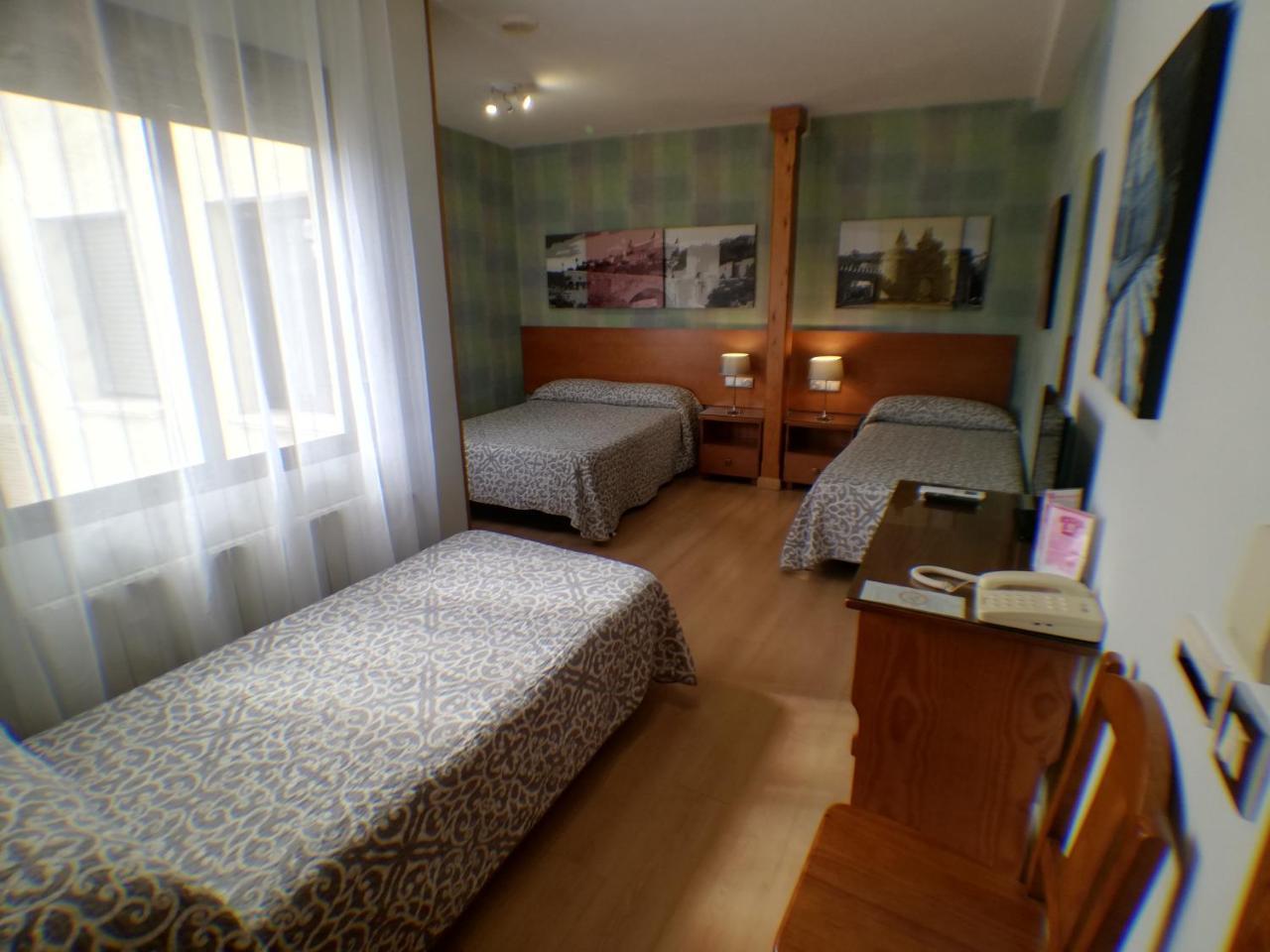 Hostal Santo Tome Толедо Екстериор снимка
